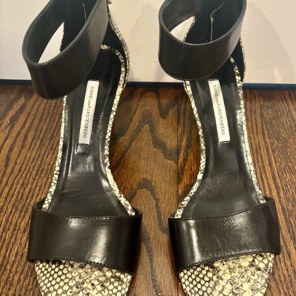 Diane Von Furstenberg Black and Cream Snakeskin Heels